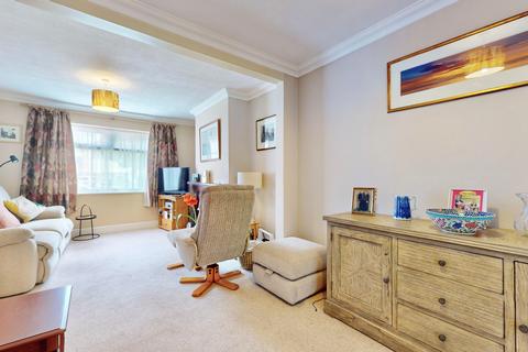 315 Balmoral Drive, Hayes, UB4 8DJ