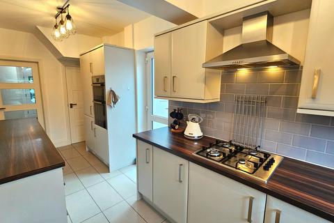 4 bedroom semi-detached house for sale, Eakring Road, Mansfield, NG18