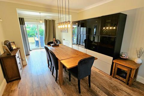40 Eakring Road, Mansfield, NG18 3AH