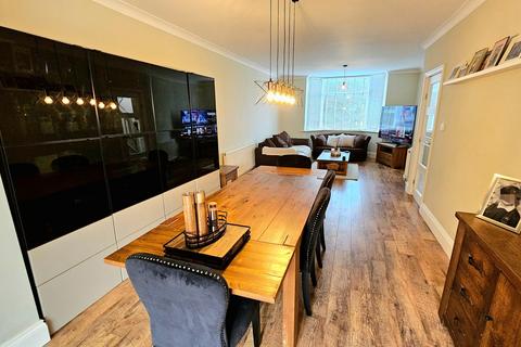 40 Eakring Road, Mansfield, NG18 3AH