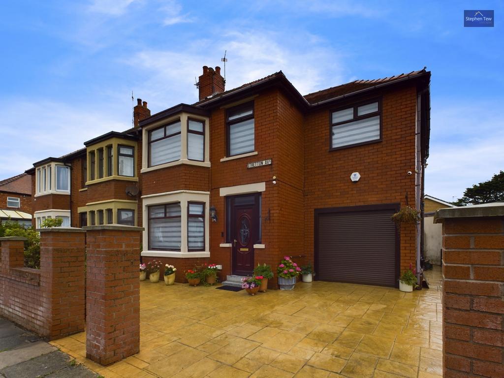 Stretton Avenue, Blackpool, FY4 3 bed end of terrace house for sale £