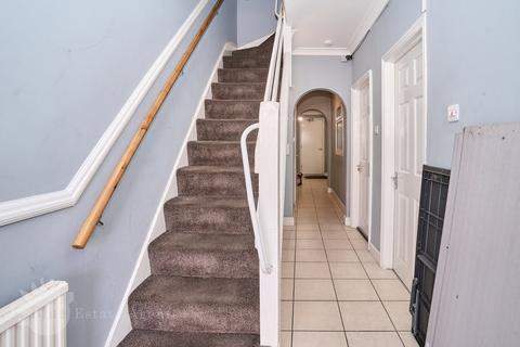 4 bedroom terraced house for sale, Manor Avenue, Hounslow, TW4