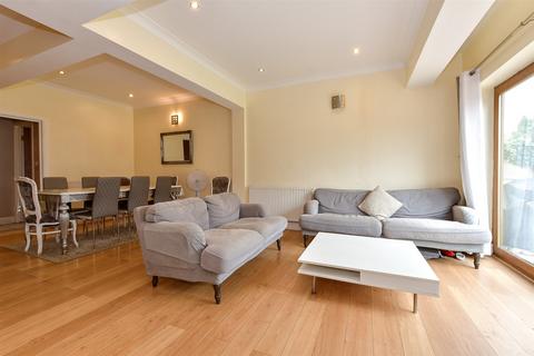7 bedroom end of terrace house for sale, Priestley Gardens, Chadwell Heath, Essex