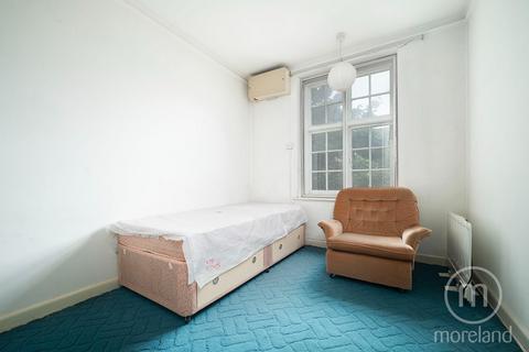 2 bedroom flat for sale, Falloden Way, London NW11