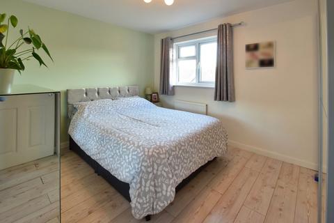 5 Bilsington Close, Chatham, ME5 7NE