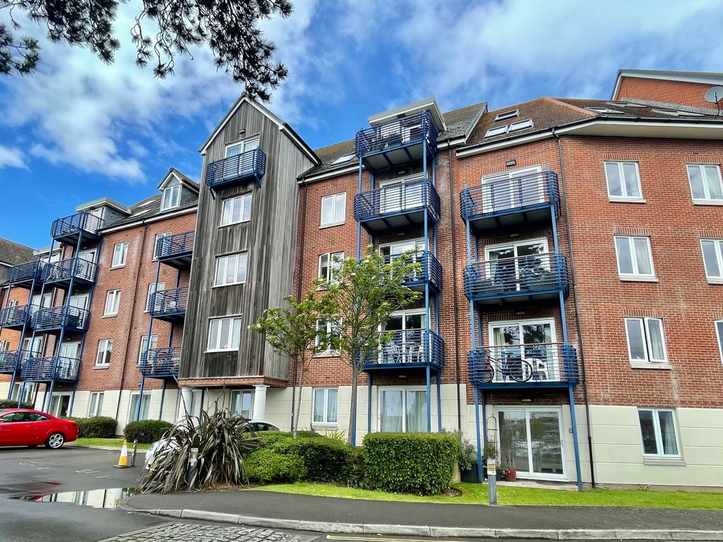 Close, Weymouth 2 bed apartment for sale £260,000