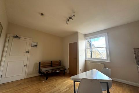 Studio to rent, Adolphus Road, Finsbury Park, N4