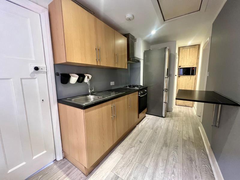 Blackwater 2 bed apartment to rent £1,350 pcm (£312 pw)