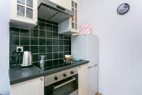 45/7 Albion Road, Edinburgh, EH7 5QP