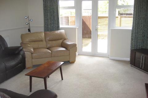 3 bedroom terraced house to rent, Thatcham Park, Yeovil BA21