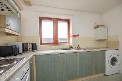 18/7 Hawkhill, Edinburgh, EH7 6LA
