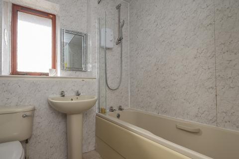 18/7 Hawkhill, Edinburgh, EH7 6LA