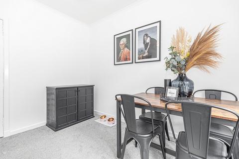 38 Randolph Drive, Clarkston, Glasgow, G76 8AW