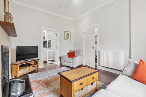60e Wellgate, Lanark, ML11 9DT