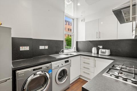 60e Wellgate, Lanark, ML11 9DT