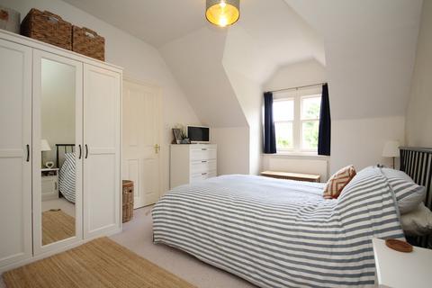 Flat 5, 68 West Overcliff Drive, Bournemouth, BH4 8AB