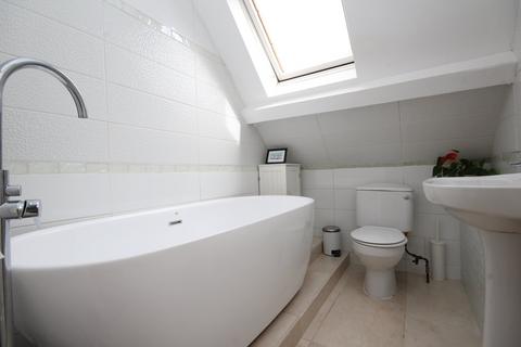 Flat 5, 68 West Overcliff Drive, Bournemouth, BH4 8AB