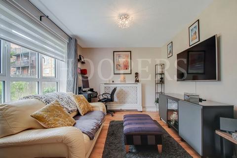 1 bedroom ground floor flat for sale, Crispian Close, LONDON, NW10