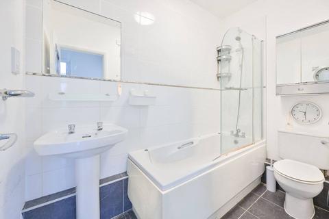 2 bedroom flat to rent, Metro Central Heights, Elephant and Castle, London, SE1