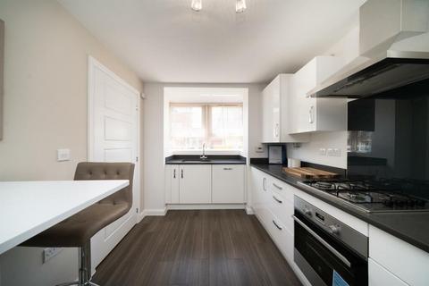 4 bedroom semi-detached house to rent, Admiral Avenue, Hemel Hempstead, Hertfordshire, HP2 7BP