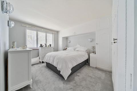 2 bedroom apartment for sale, Lock Chase, Blackheath, London