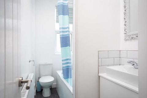 6 bedroom house to rent, Burchett Grove, Leeds LS6