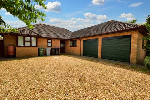 3 bedroom detached bungalow for sale, Pegasus Grove, Bourne, PE10