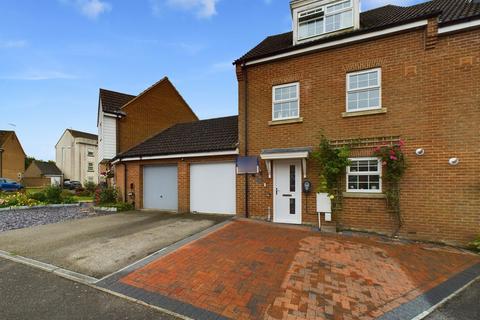 3 bedroom townhouse for sale, Featherby Drive, King's Lynn PE33