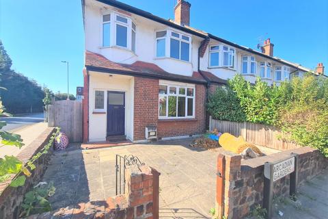 4 bedroom end of terrace house to rent, Arcadian Gardens, London N22