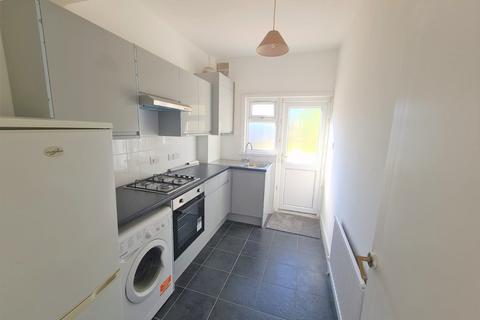 4 bedroom end of terrace house to rent, Arcadian Gardens, London N22