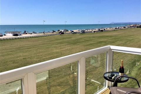 2 bedroom flat to rent, Sutton Place, Bexhill-on-Sea, TN40