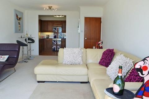 2 bedroom flat to rent, Sutton Place, Bexhill-on-Sea, TN40