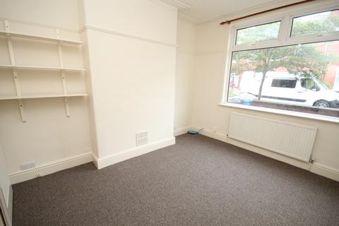 3 bedroom terraced house to rent, Mellor Street, Stretford, M32