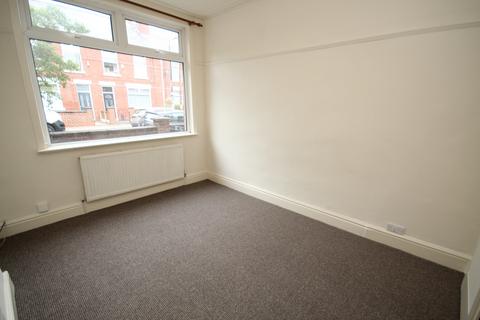 3 bedroom terraced house to rent, Mellor Street, Stretford, M32