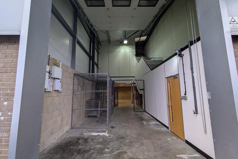 Industrial unit to rent, Unit 9 Pegasus Court, Aldershot Hampshire, GU12 4QP