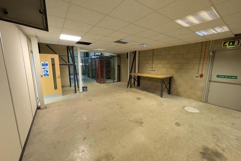 Industrial unit to rent, Unit 9 Pegasus Court, Aldershot Hampshire, GU12 4QP