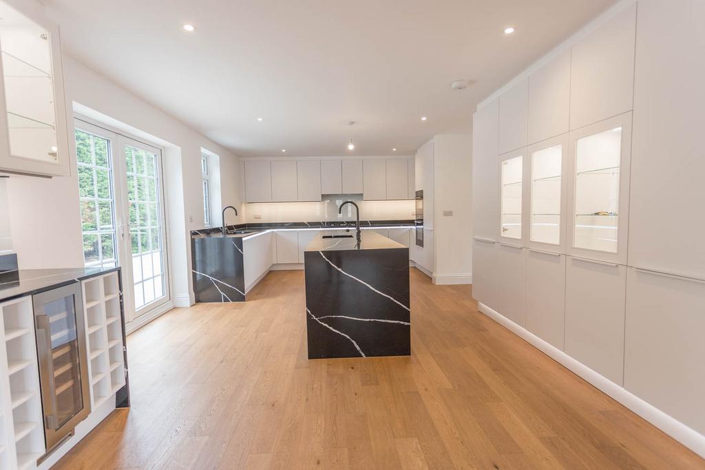 Kitchen/Breakfast Area