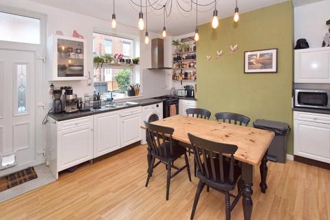 4 bedroom terraced house for sale, Salisbury View, Leeds, West Yorkshire