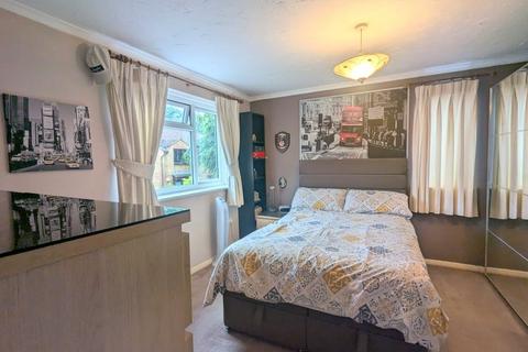 12 Briarwood Close, Feltham, TW13 4QL