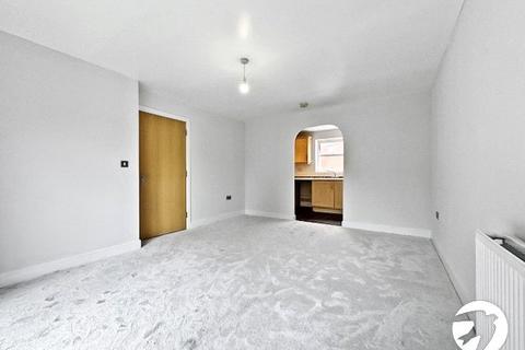 2 bedroom flat to rent, Pettacre Close, London, SE28