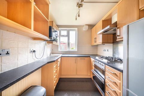3 bedroom flat to rent, Canada Crescent, Acton, London, W3
