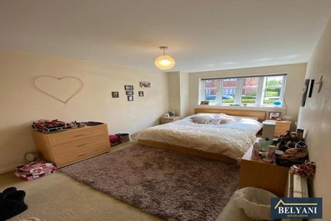 2 bedroom flat to rent, Holden Avenue, Manchester M16