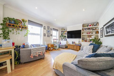 2 bedroom flat for sale, Ravenswood Road, Balham