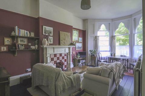 2 bedroom flat for sale, Victoria Quadrant - Superb Period Flat