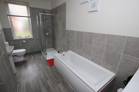 3 bedroom end of terrace house for sale, Park Road, Worsbrough