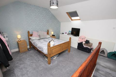 3 bedroom end of terrace house for sale, Park Road, Worsbrough