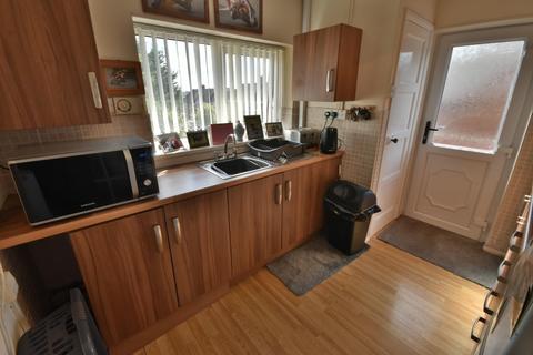 3 bedroom flat for sale, Maes Y Gwanwyn, Rhostyllen, Wrexham, LL14