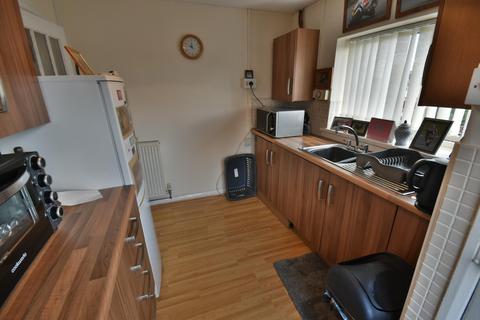 3 bedroom flat for sale, Maes Y Gwanwyn, Rhostyllen, Wrexham, LL14