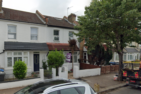 2 bedroom flat for sale, Windsor Road, Thornton Heath CR7