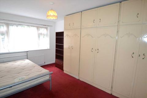 2 bedroom maisonette for sale, Dulwich Court, Keswick Gardens, Ilford